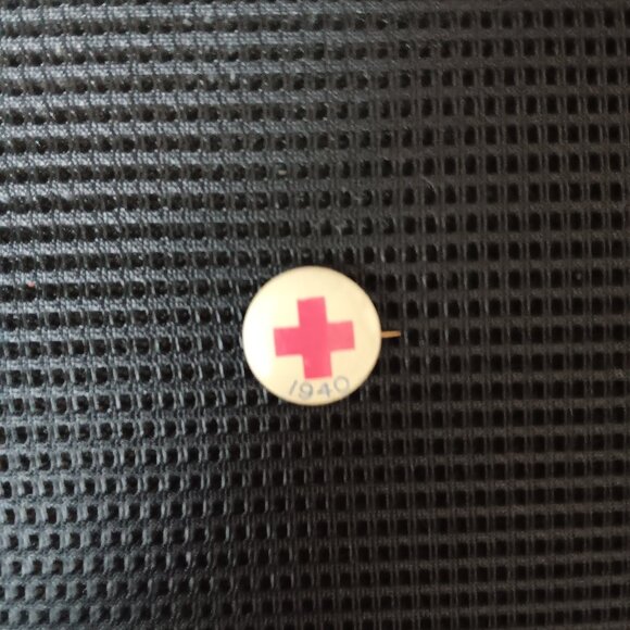 Rare Vintage Red Cross Pinback Pin Button 1940 WWII Phenomenal Condition Nurse - Picture 1 of 4